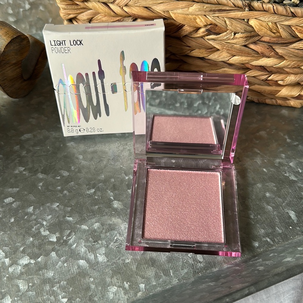 BNIB About Face Powder